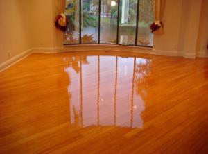 A wood floor that has been refiniushed